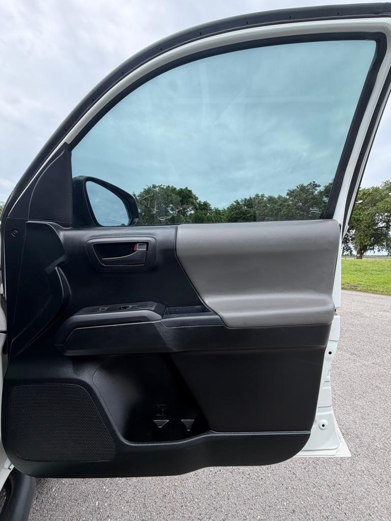 Toyota Tacoma SR Double Cab 5' Bed I4 4x2 AT (Natl) 2017