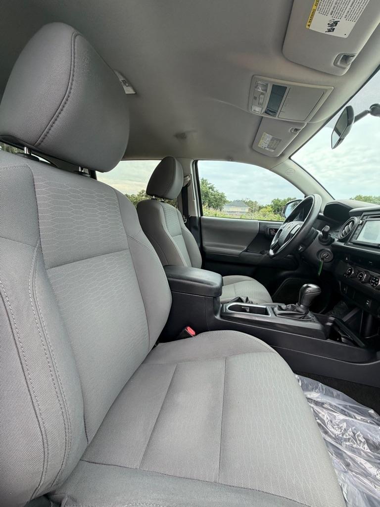 Toyota Tacoma SR Double Cab 5' Bed I4 4x2 AT (Natl) 2017