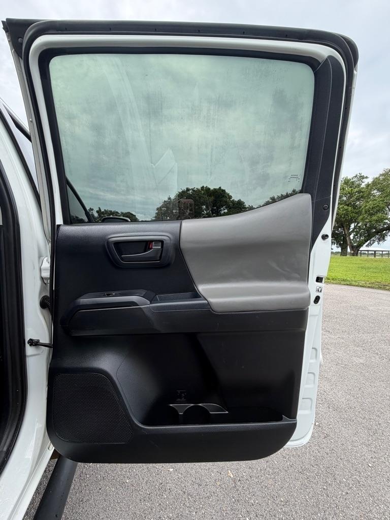 Toyota Tacoma SR Double Cab 5' Bed I4 4x2 AT (Natl) 2017