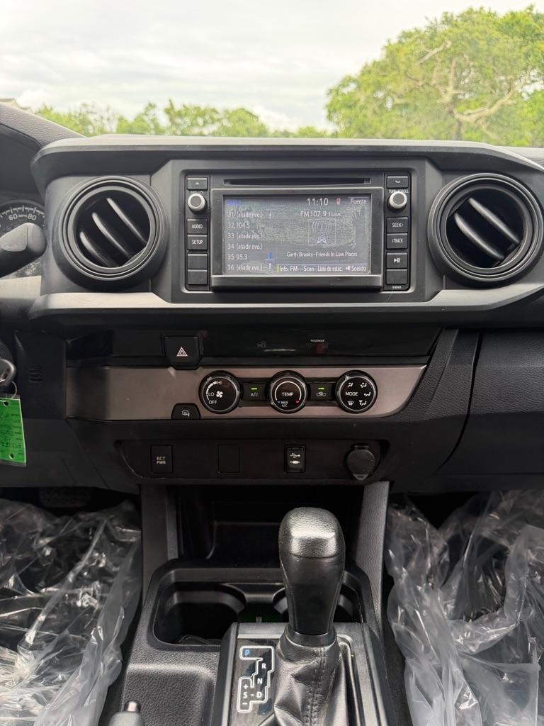 Toyota Tacoma SR Double Cab 5' Bed I4 4x2 AT (Natl) 2017