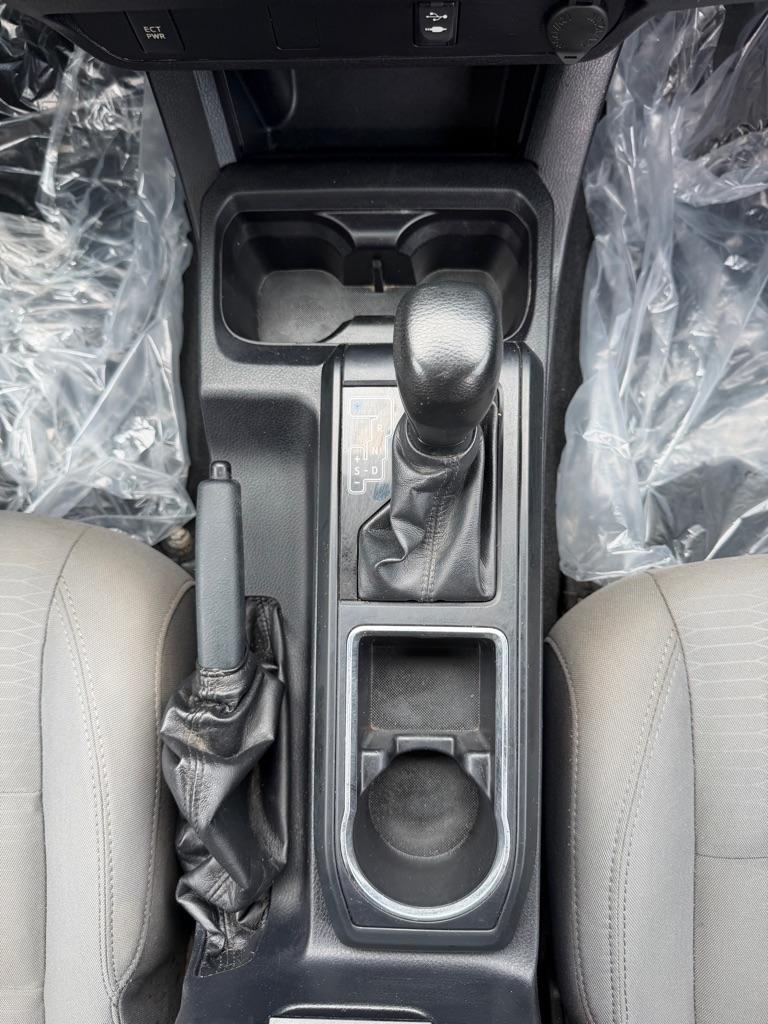 Toyota Tacoma SR Double Cab 5' Bed I4 4x2 AT (Natl) 2017