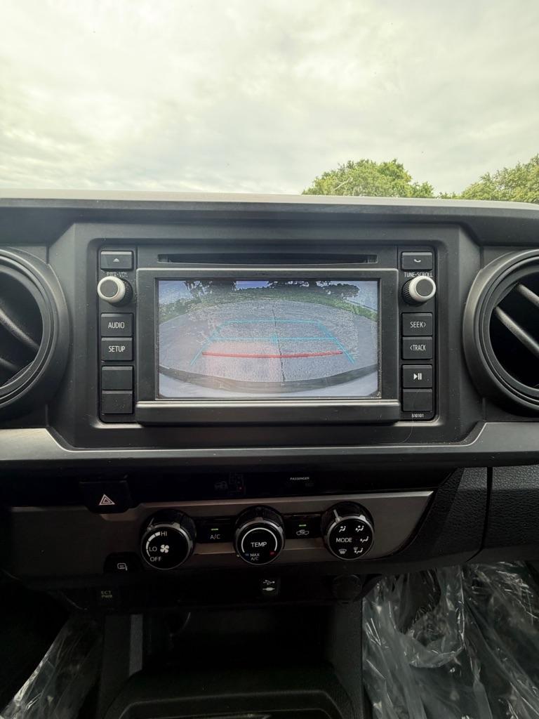 Toyota Tacoma SR Double Cab 5' Bed I4 4x2 AT (Natl) 2017