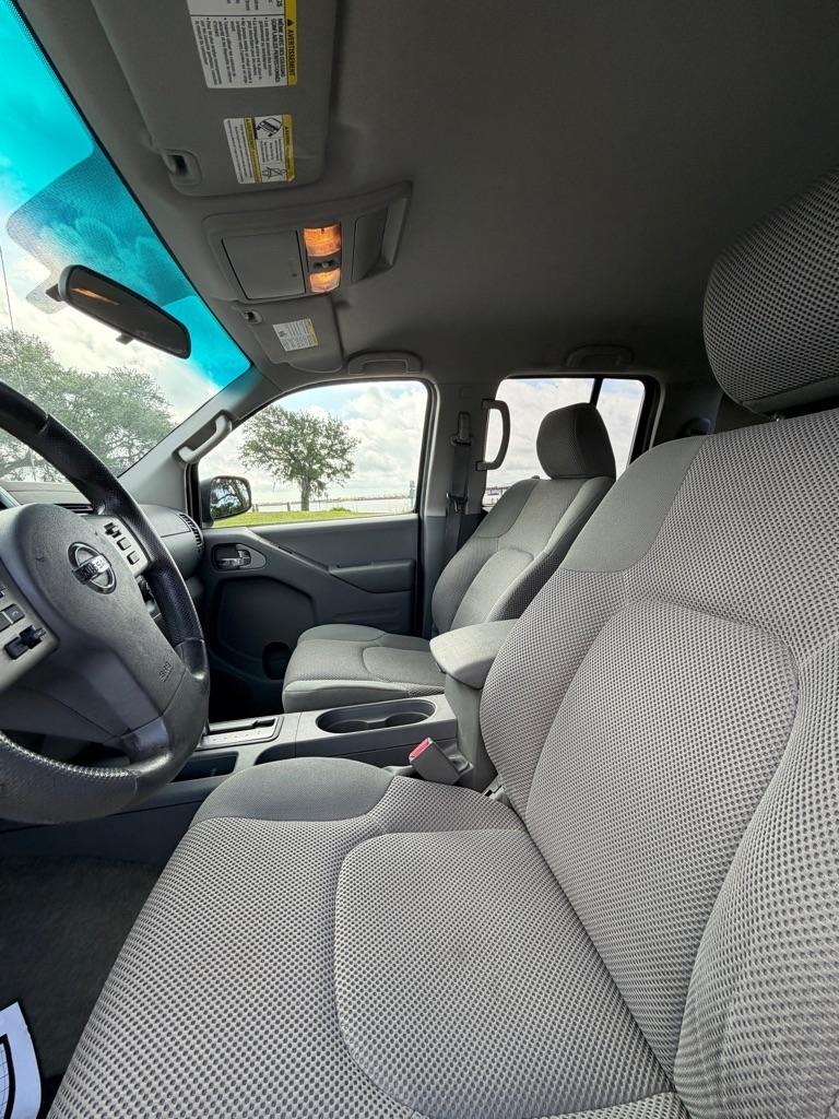 Nissan Frontier 2WD Crew Cab SWB Auto SV 2015