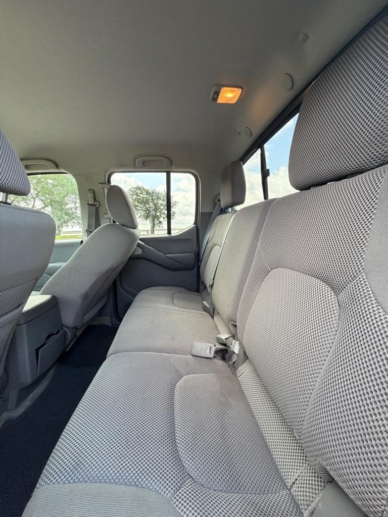 Nissan Frontier 2WD Crew Cab SWB Auto SV 2015