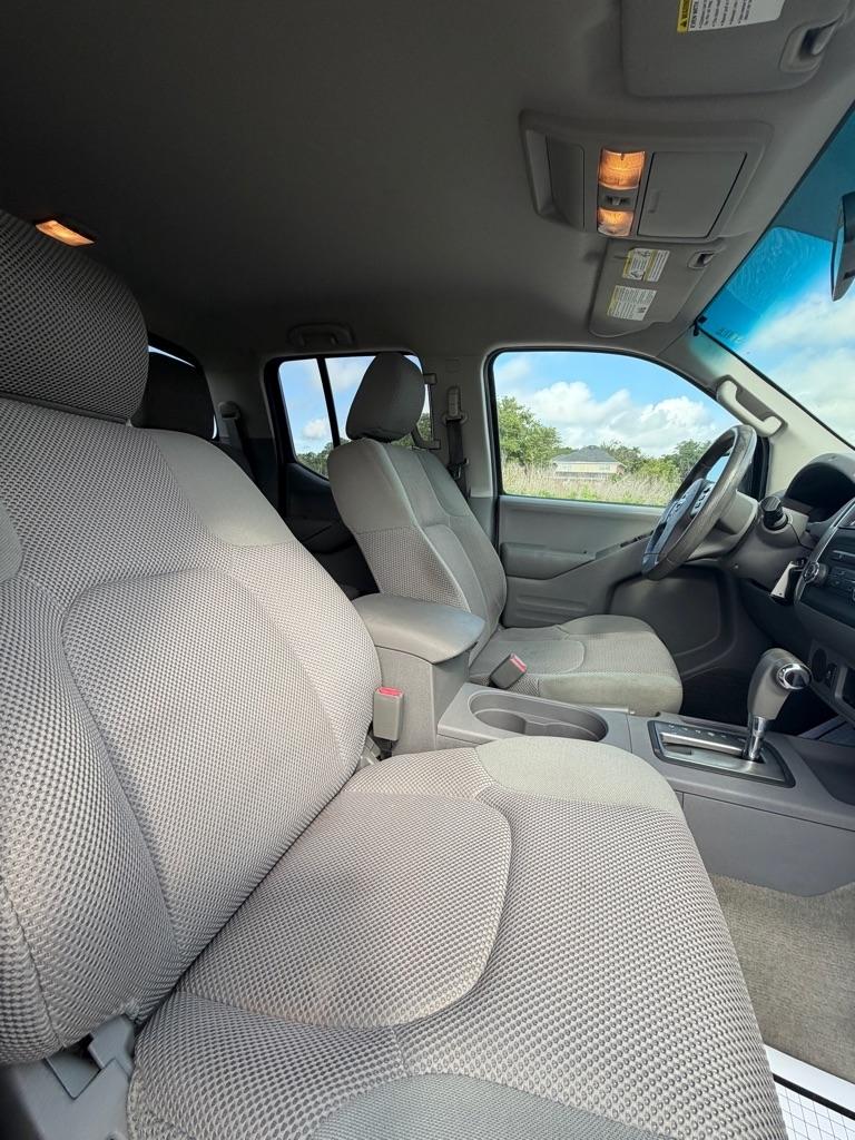 Nissan Frontier 2WD Crew Cab SWB Auto SV 2015