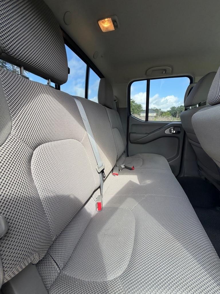 Nissan Frontier 2WD Crew Cab SWB Auto SV 2015