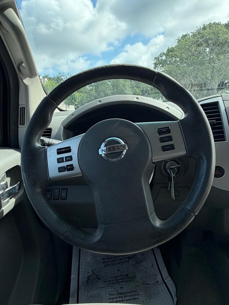 Nissan Frontier 2WD Crew Cab SWB Auto SV 2015