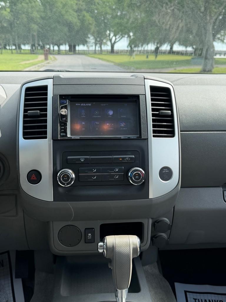 Nissan Frontier 2WD Crew Cab SWB Auto SV 2015