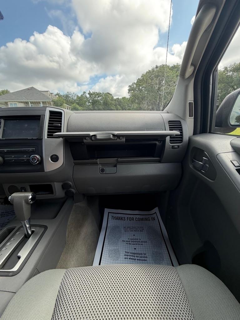 Nissan Frontier 2WD Crew Cab SWB Auto SV 2015