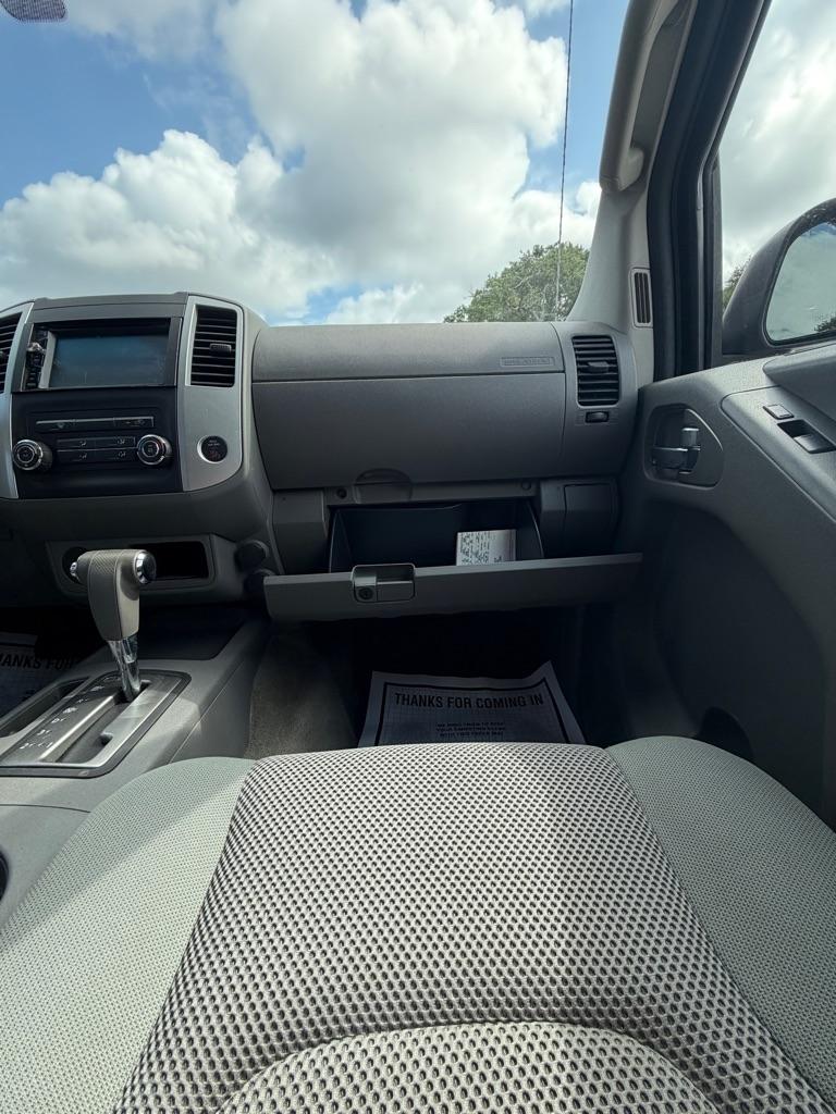 Nissan Frontier 2WD Crew Cab SWB Auto SV 2015
