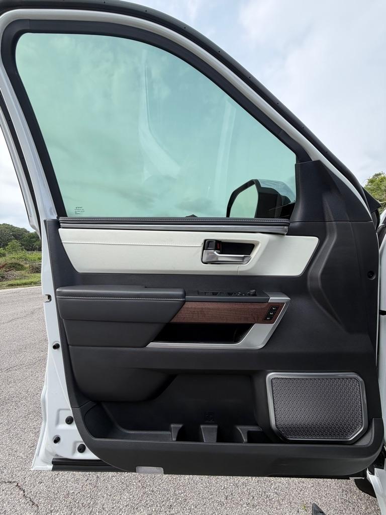 Toyota Sequoia  2025