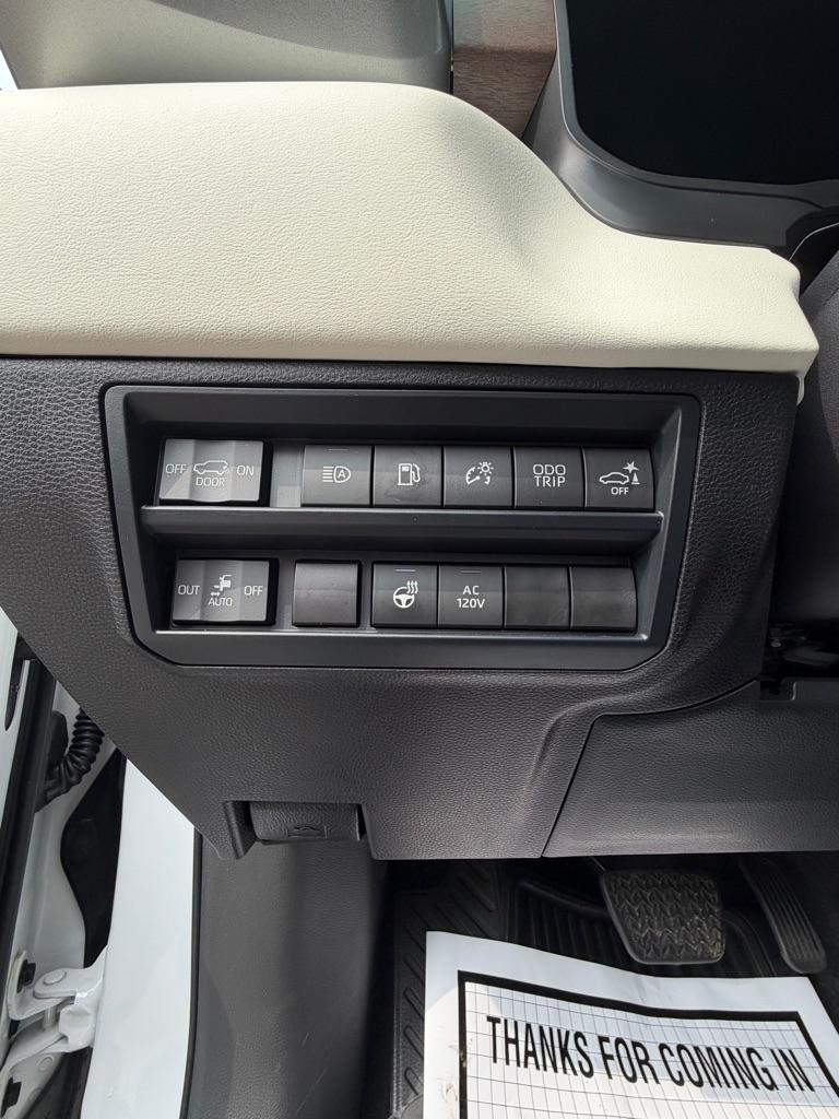 Toyota Sequoia  2025