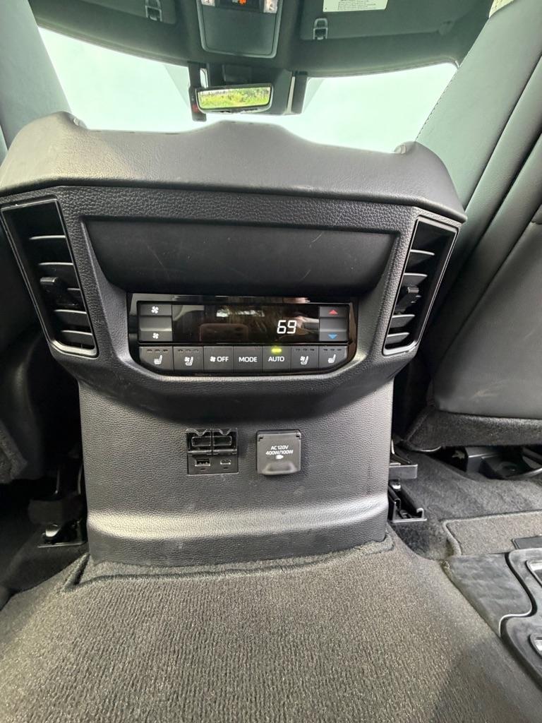 Toyota Sequoia  2025