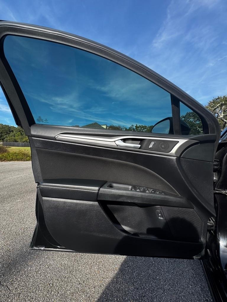 Ford Fusion Hybrid SE FWD 2019