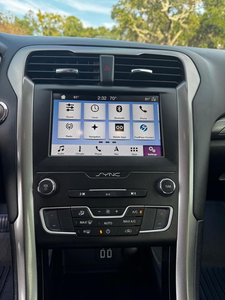 Ford Fusion Hybrid SE FWD 2019
