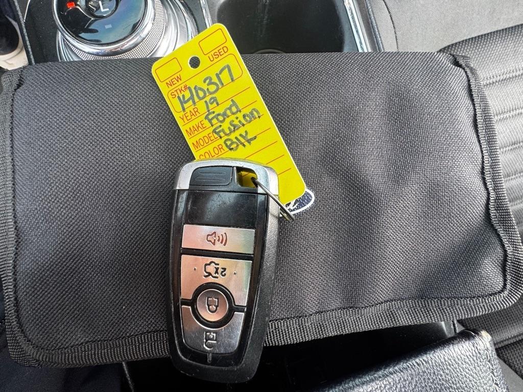 Ford Fusion Hybrid SE FWD 2019