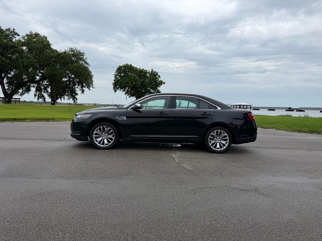 Ford Taurus 4dr Sdn Limited FWD 2015