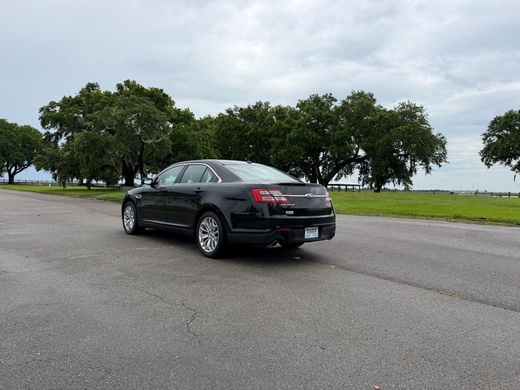 Ford Taurus 4dr Sdn Limited FWD 2015