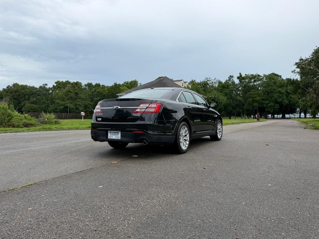 Ford Taurus 4dr Sdn Limited FWD 2015