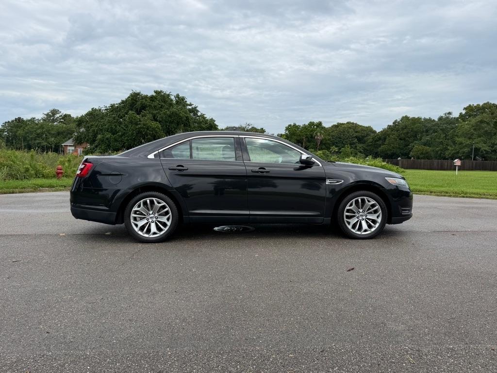 Ford Taurus 4dr Sdn Limited FWD 2015