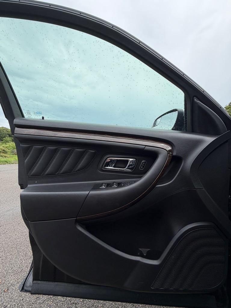 Ford Taurus 4dr Sdn Limited FWD 2015