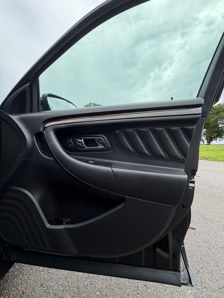 Ford Taurus 4dr Sdn Limited FWD 2015