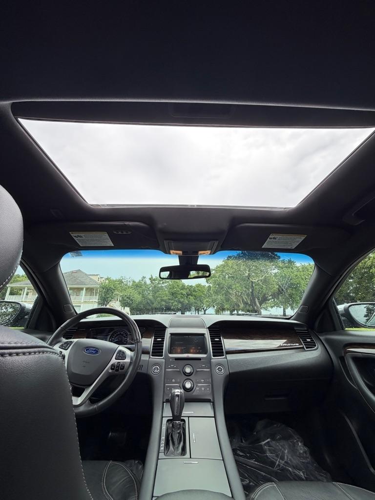 Ford Taurus 4dr Sdn Limited FWD 2015
