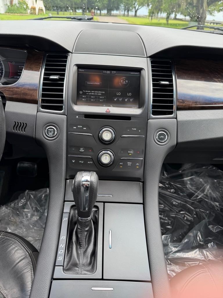 Ford Taurus 4dr Sdn Limited FWD 2015