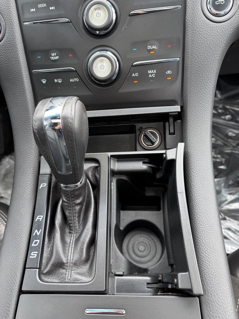 Ford Taurus 4dr Sdn Limited FWD 2015
