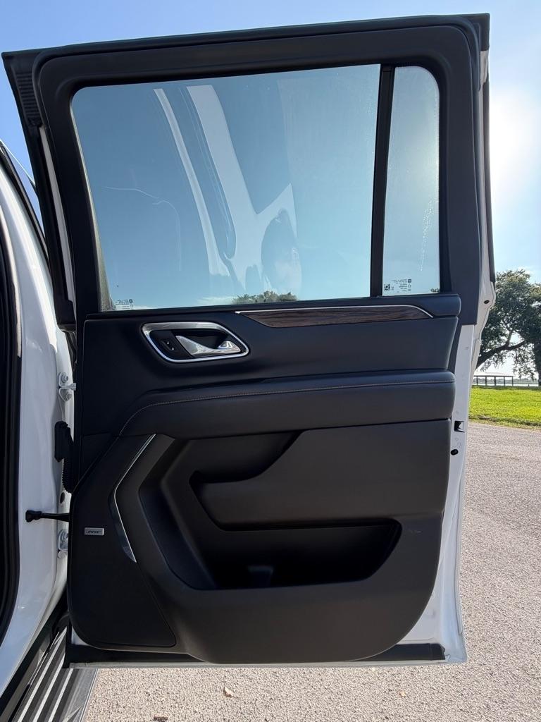 Chevrolet Suburban 4WD 4dr Premier 2023