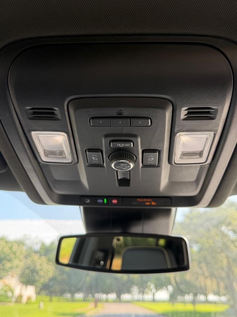 Chevrolet Suburban 4WD 4dr Premier 2023
