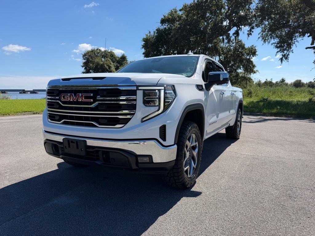 GMC Sierra 1500 4WD Crew Cab 147" SLT 2022
