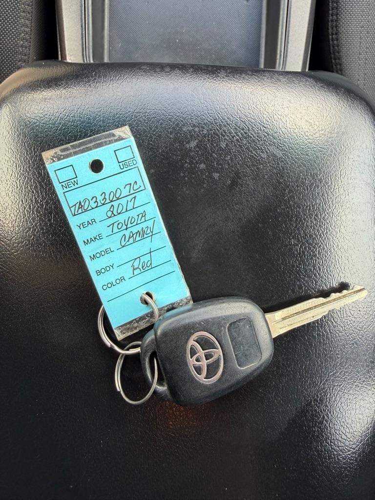 Toyota Camry XLE Auto (Natl) 2017