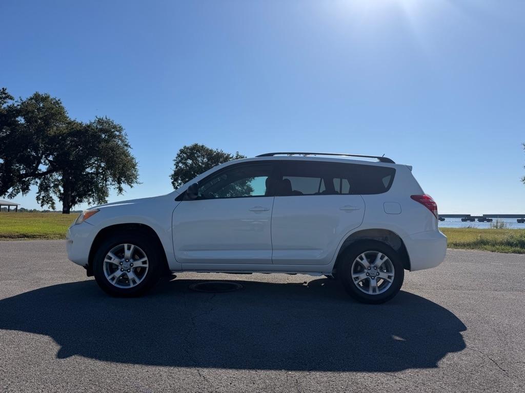Toyota RAV4 FWD 4dr 4-cyl 4-Spd AT (Natl) 2011