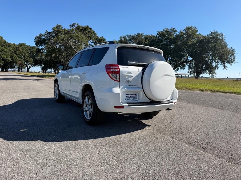Toyota RAV4 FWD 4dr 4-cyl 4-Spd AT (Natl) 2011
