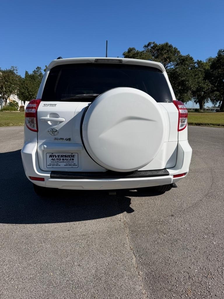 Toyota RAV4 FWD 4dr 4-cyl 4-Spd AT (Natl) 2011