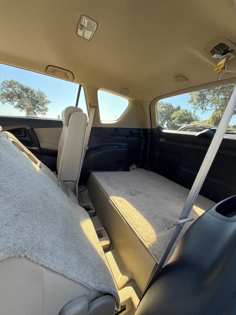 Toyota RAV4 FWD 4dr 4-cyl 4-Spd AT (Natl) 2011