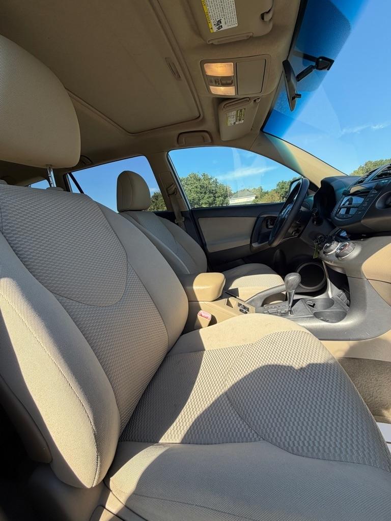 Toyota RAV4 FWD 4dr 4-cyl 4-Spd AT (Natl) 2011