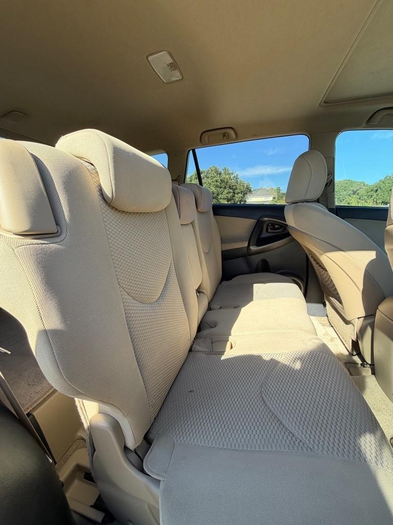 Toyota RAV4 FWD 4dr 4-cyl 4-Spd AT (Natl) 2011