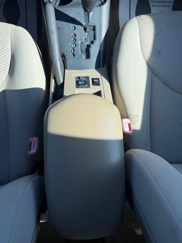 Toyota RAV4 FWD 4dr 4-cyl 4-Spd AT (Natl) 2011
