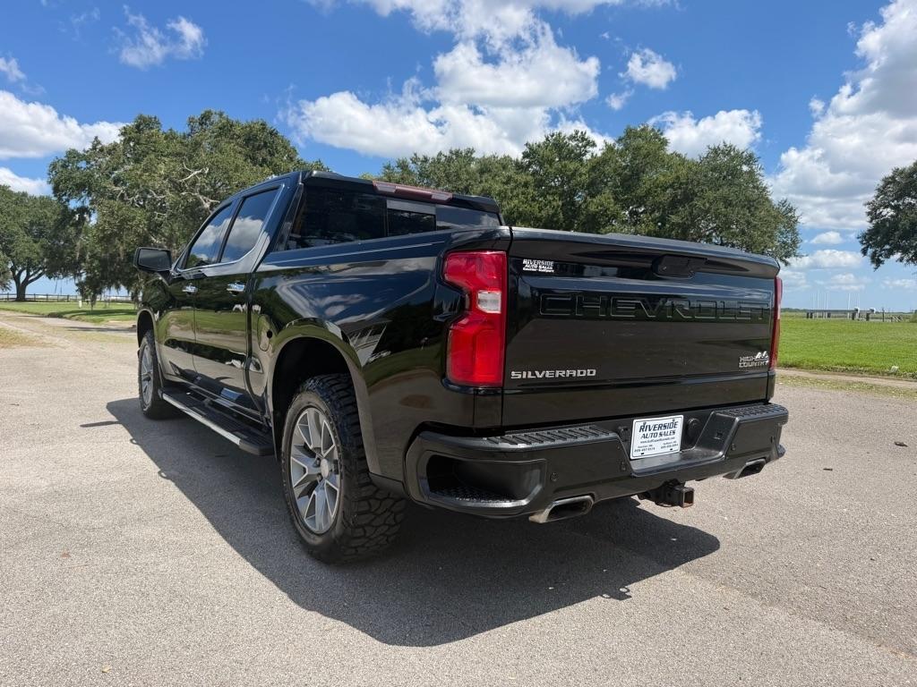 Chevrolet Silverado photo 3