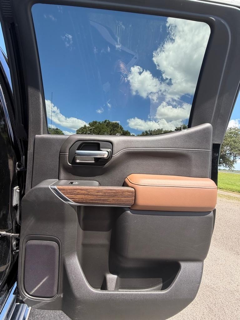 Chevrolet Silverado photo 16