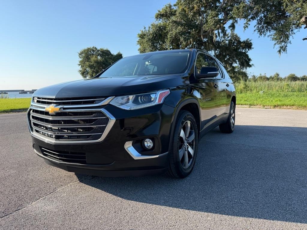 Chevrolet Traverse photo 2