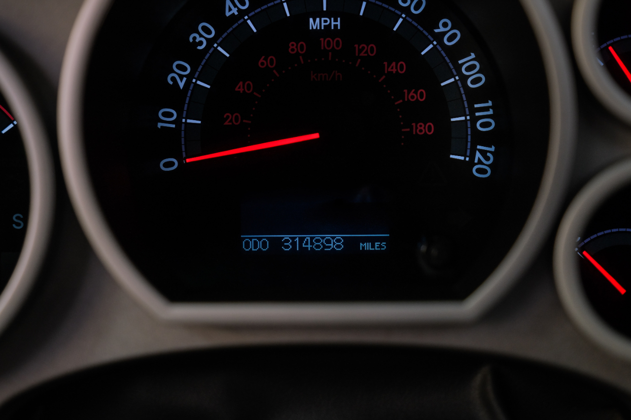 2010 Toyota Tundra CrewMax photo 17