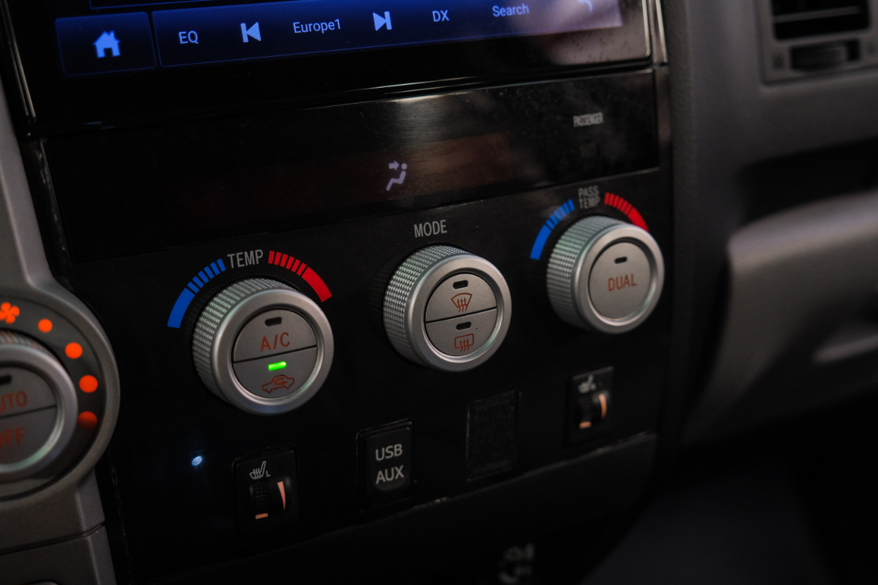 2010 Toyota Tundra CrewMax photo 20
