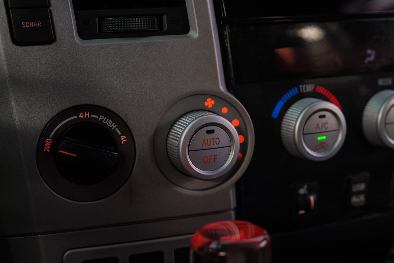 2010 Toyota Tundra CrewMax photo 22