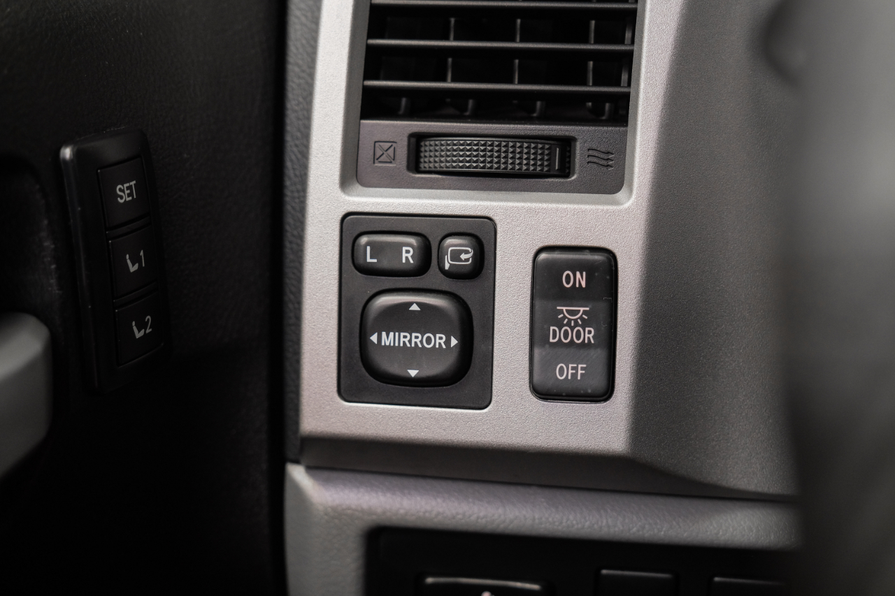 2010 Toyota Tundra CrewMax photo 23