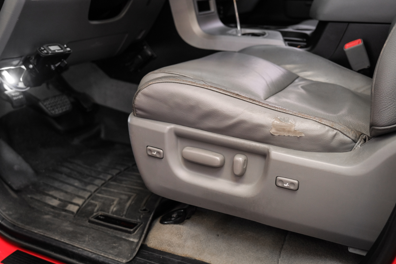 2010 Toyota Tundra CrewMax photo 31
