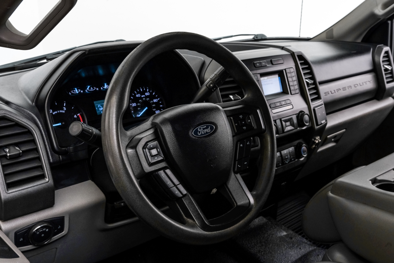 Ford Super Duty F-550 DRW Lariat 4WD Crew Cab 179" WB 60" CA 2020