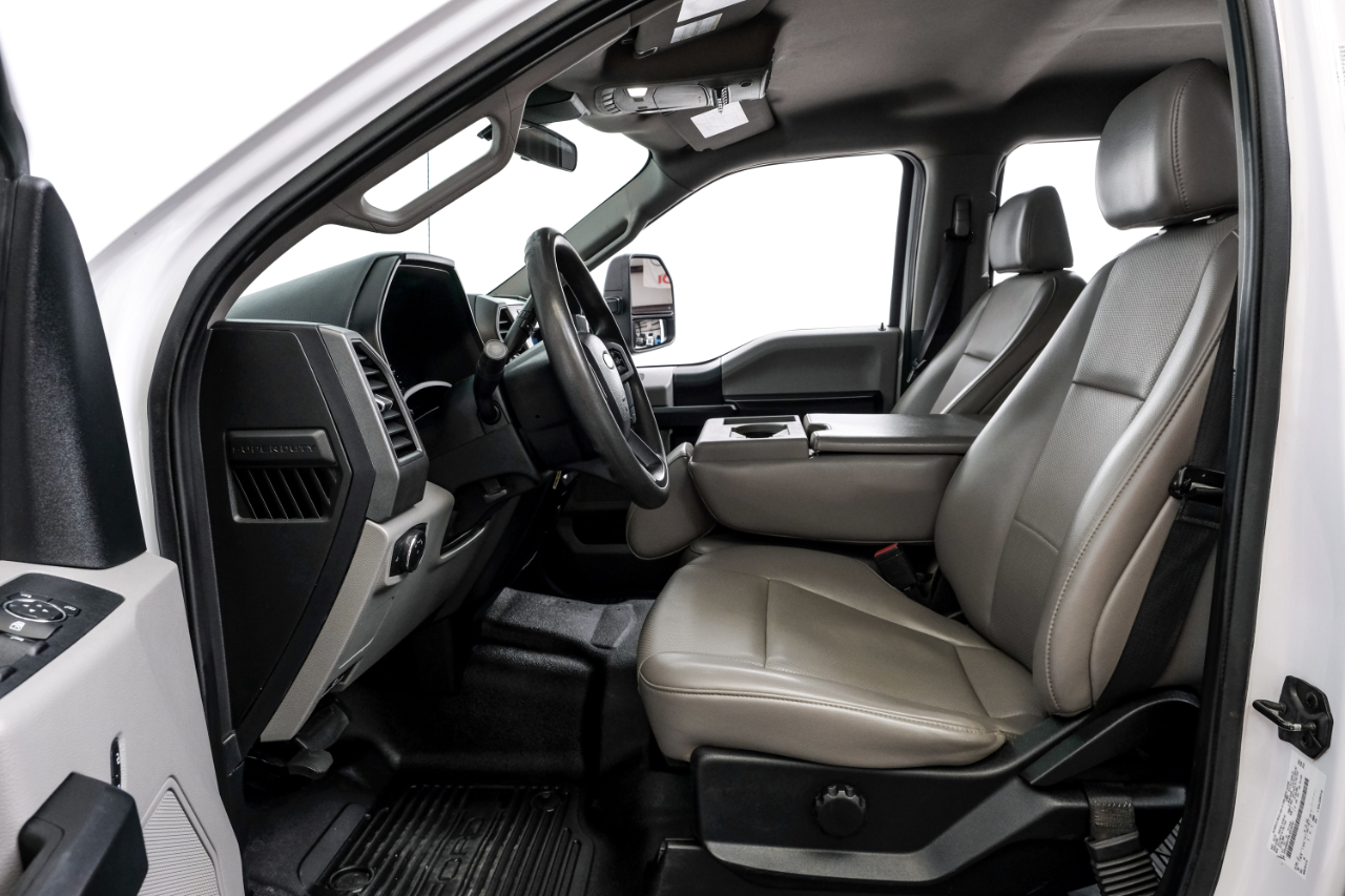 Ford Super Duty F-550 DRW Lariat 4WD Crew Cab 179" WB 60" CA 2020